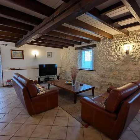 Grand Familial Avec Piscine Chauffee, Wi-fi Et Animaux Bienvenus - Fr-1-653-272 Holiday home Angeduc