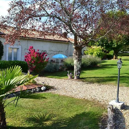 Grand Familial Avec Piscine Chauffee, Wi-fi Et Animaux Bienvenus - Fr-1-653-272 Holiday home Angeduc